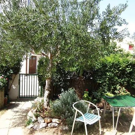 Apartment Ivan-near The Beach Turanj